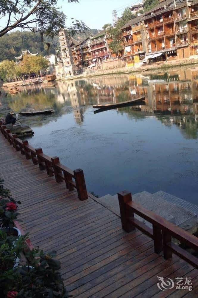 Fenghuang Waitin For You Inn Экстерьер фото