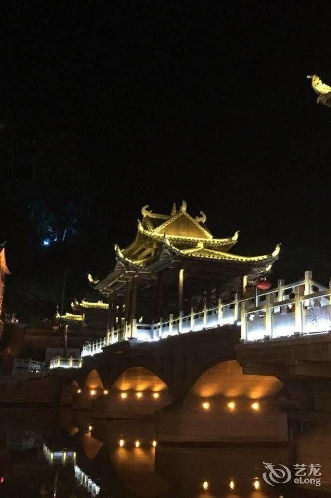 Fenghuang Waitin For You Inn Экстерьер фото