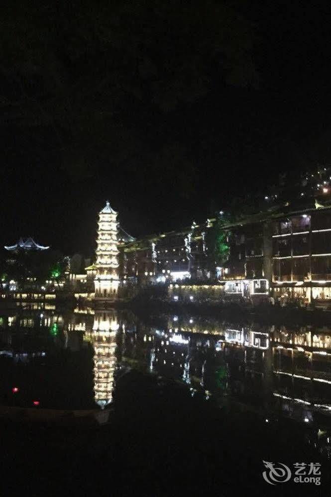 Fenghuang Waitin For You Inn Экстерьер фото