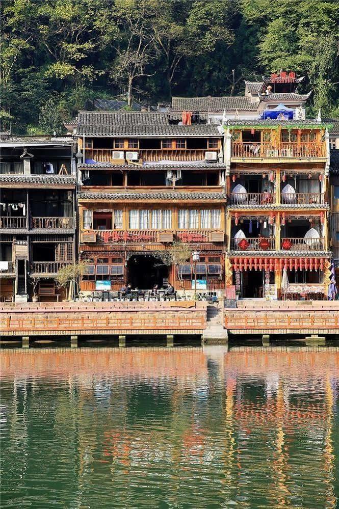 Fenghuang Waitin For You Inn Экстерьер фото
